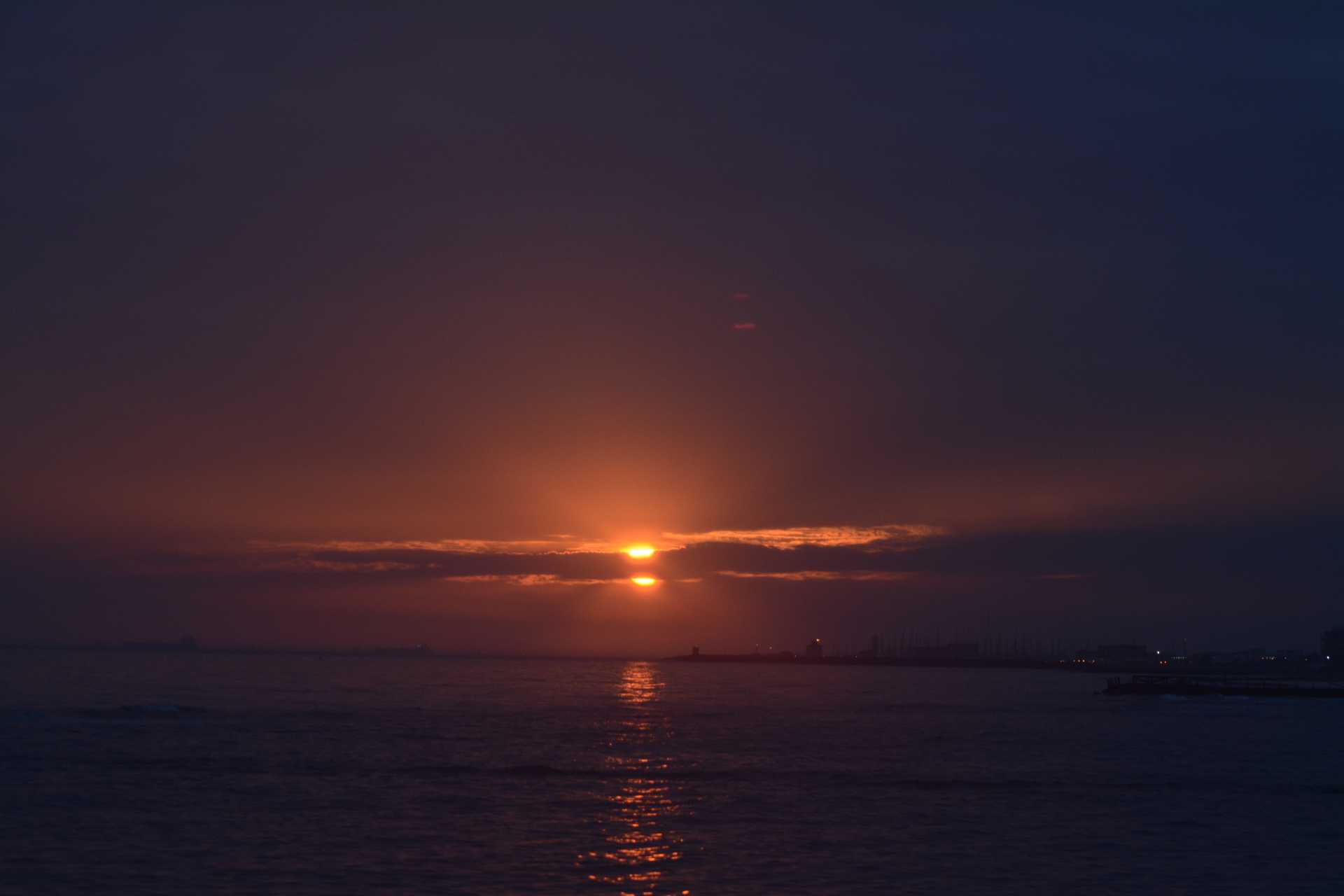 Perch ad Ostia si vede l''alba sul mare?